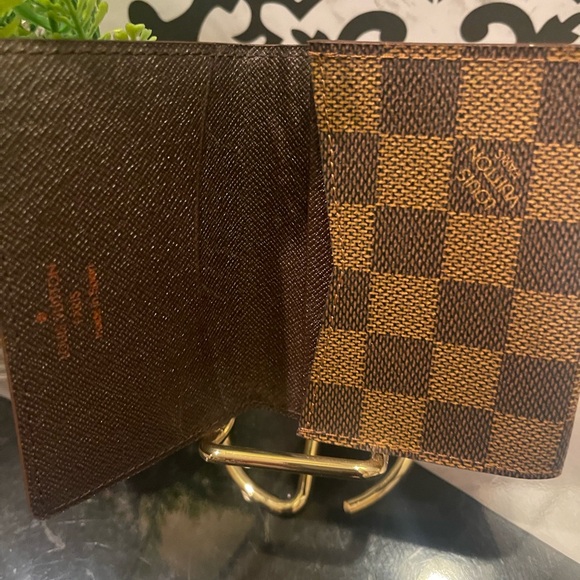EUC LV Damier Ebene Card Holder - Picture 2 of 7